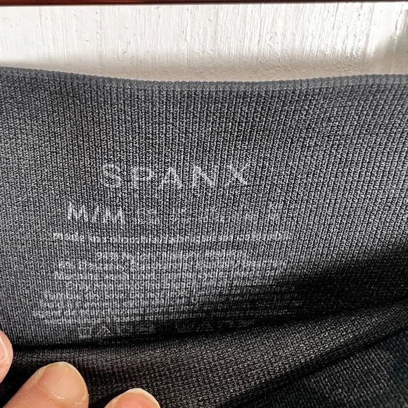 Spanx camo look at me now leggings size medium in excellent like new condition - Picture 3 of 4